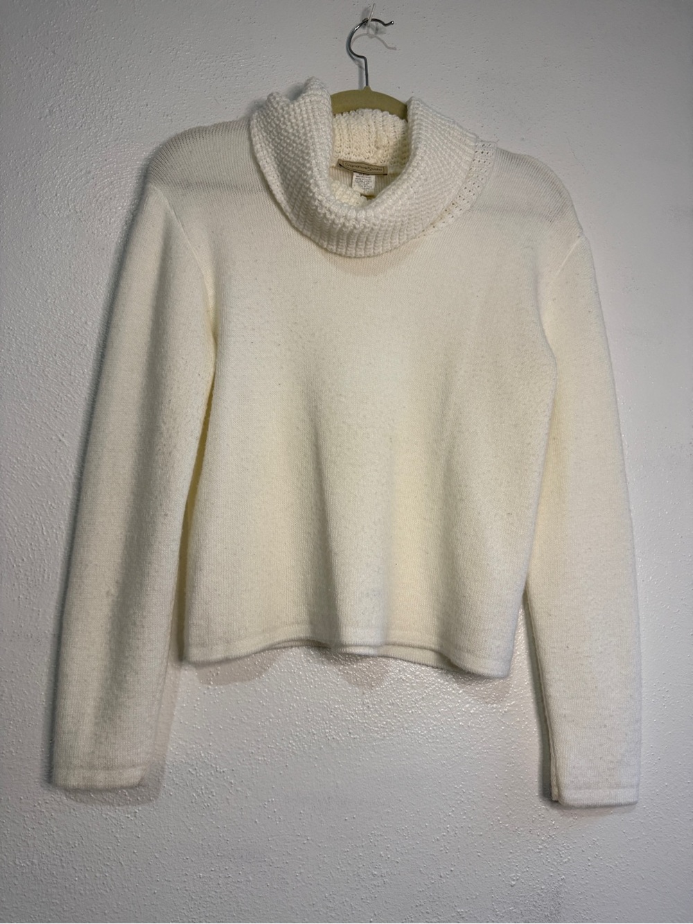 Signature Studio Cream Turtleneck Sweater - Soft Cozy Women's Pullover. Sz PM